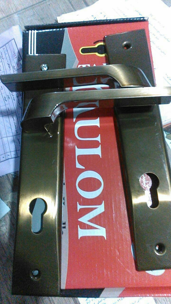 دستگیره و پلاک مارک کلوم رنگ زیتون..