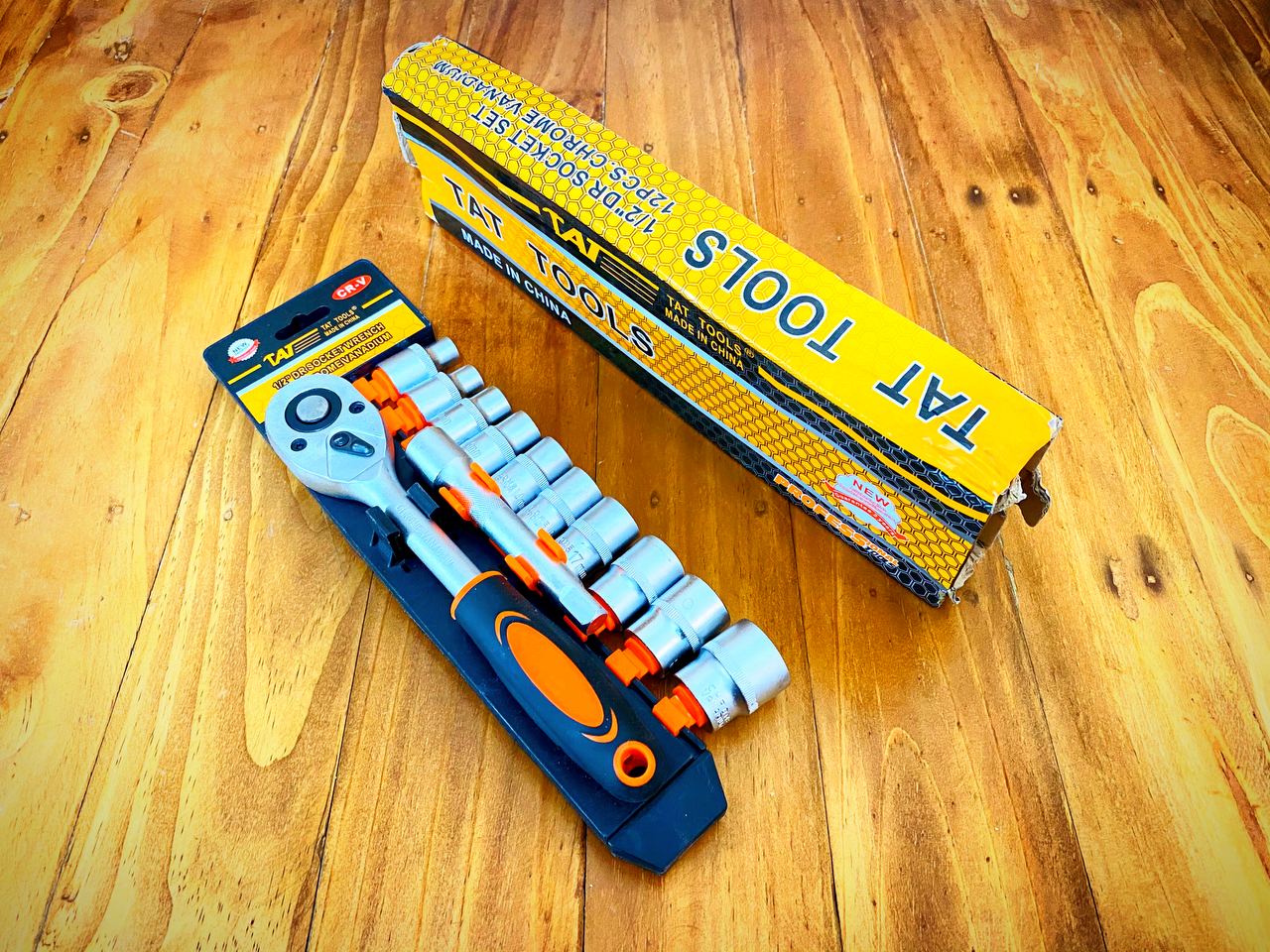 بكس ١٢ پارچه به همراه جغجغهجنس فوق