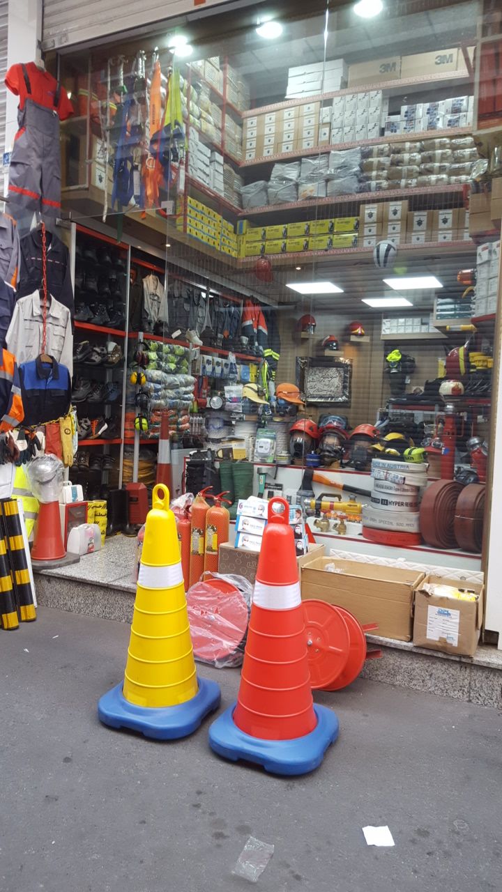 ایمنی آتش نشانی آرش ۰۲۱۶۶۷۳۷۱۰۳