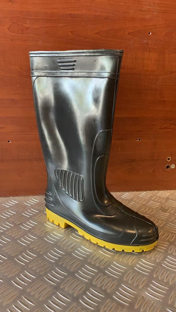 چکمه سفید و مشکی موجود شد کیفیت عا