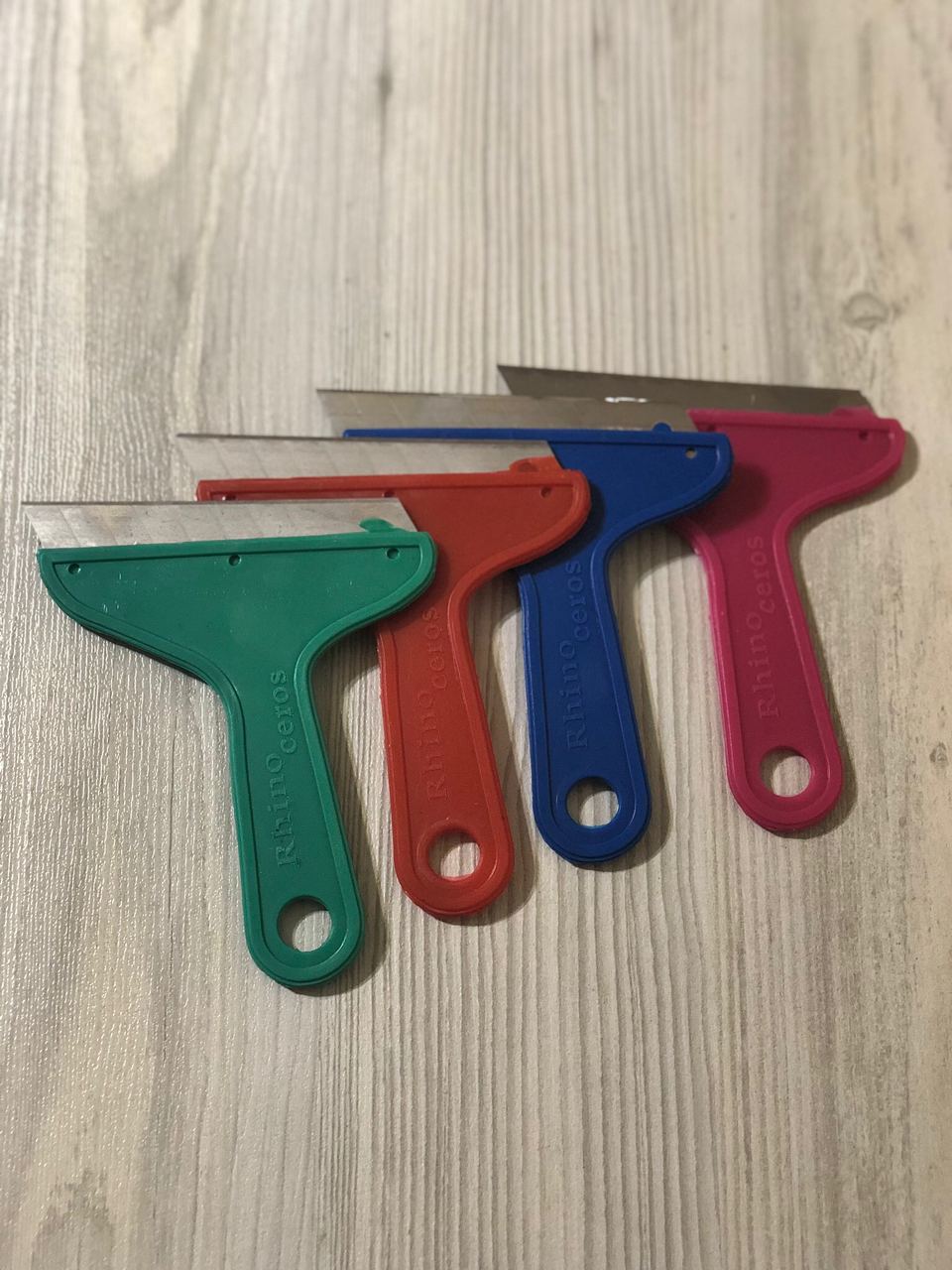 تیغ شیشه پاک کن پلاستیکیدر رنگ های