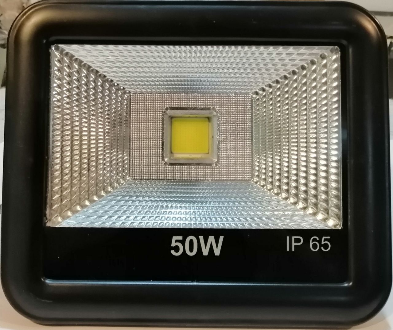 شرکت تولیدی پرژکتور های 50W SMD.جهت