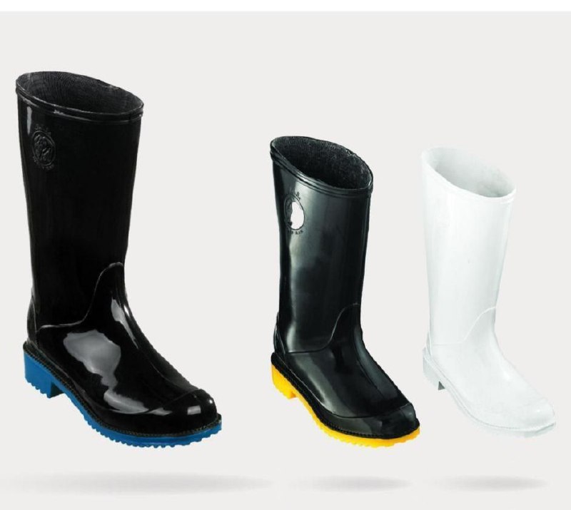 چکمه کشاورزی شهپردر رنگ های سفید و