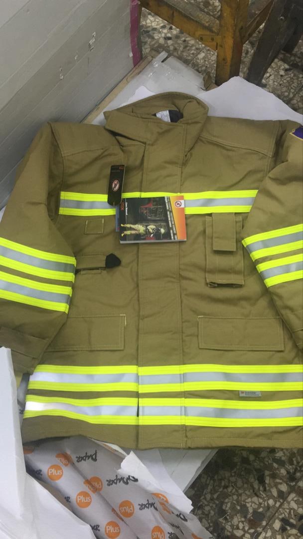 تعدادی لباس آتشنشانی خارجی زیر قیمت