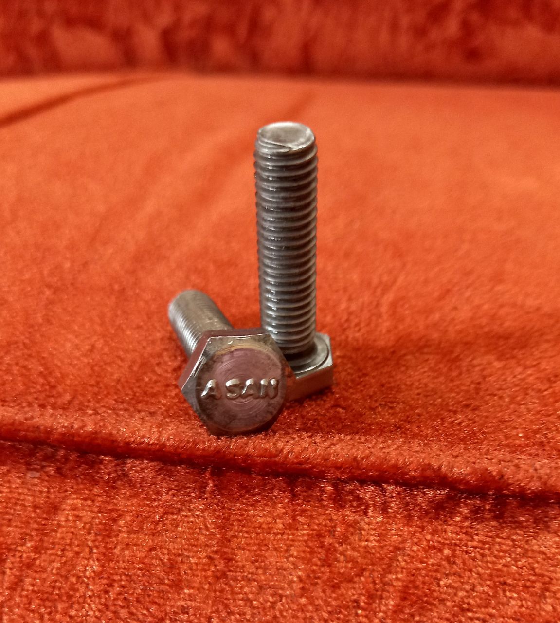 تولید کننده انواع پیچ های آچاری شش 