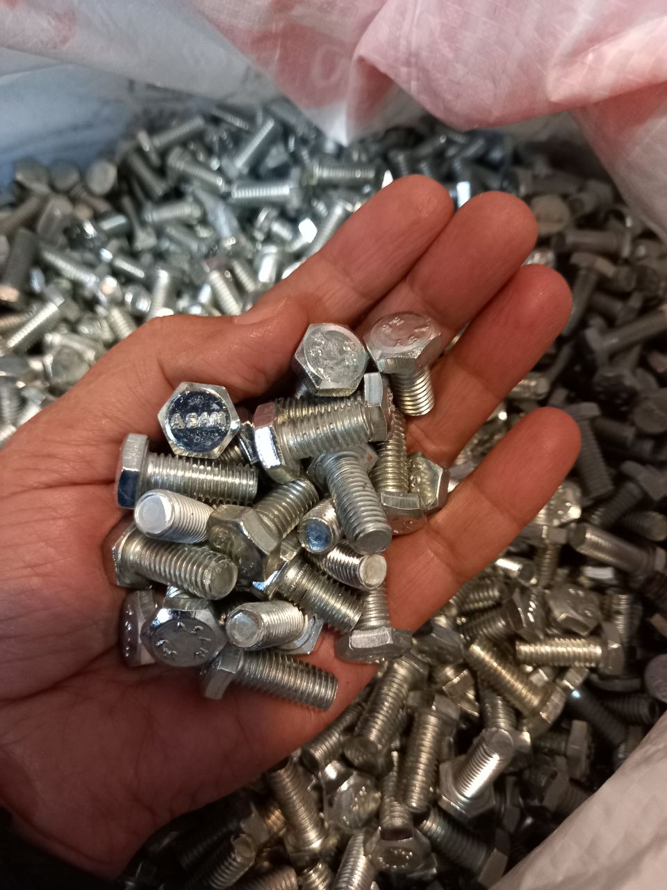 تولید کننده انواع پیچ های آچاری شش 