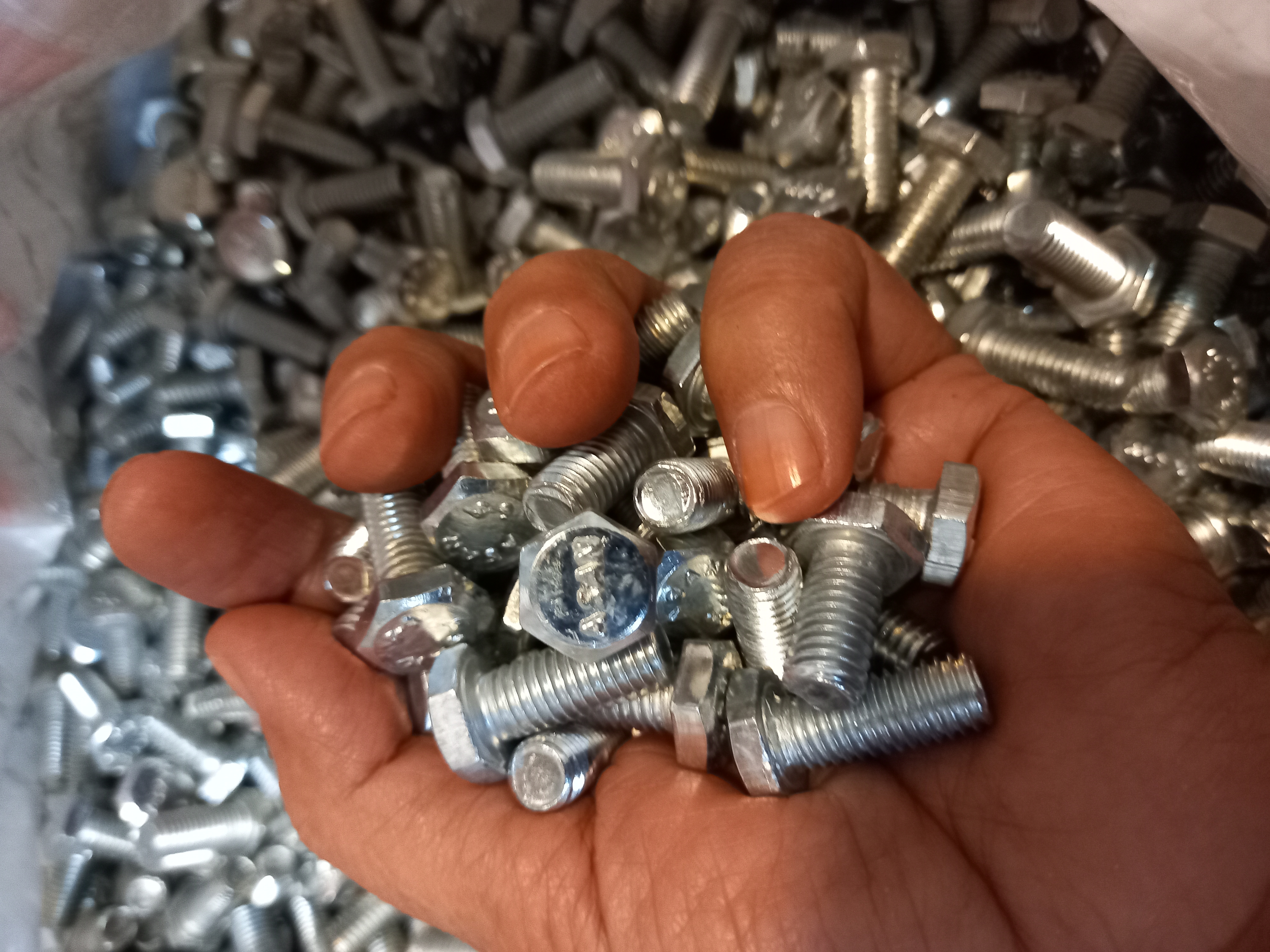 تولیدپیچ های آچاری شش گوش آهنی