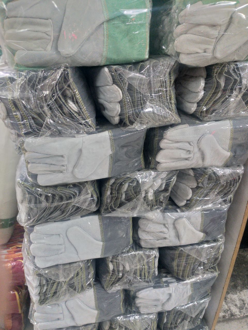 دستکش مهندسی درجه یک به تعداد موجود