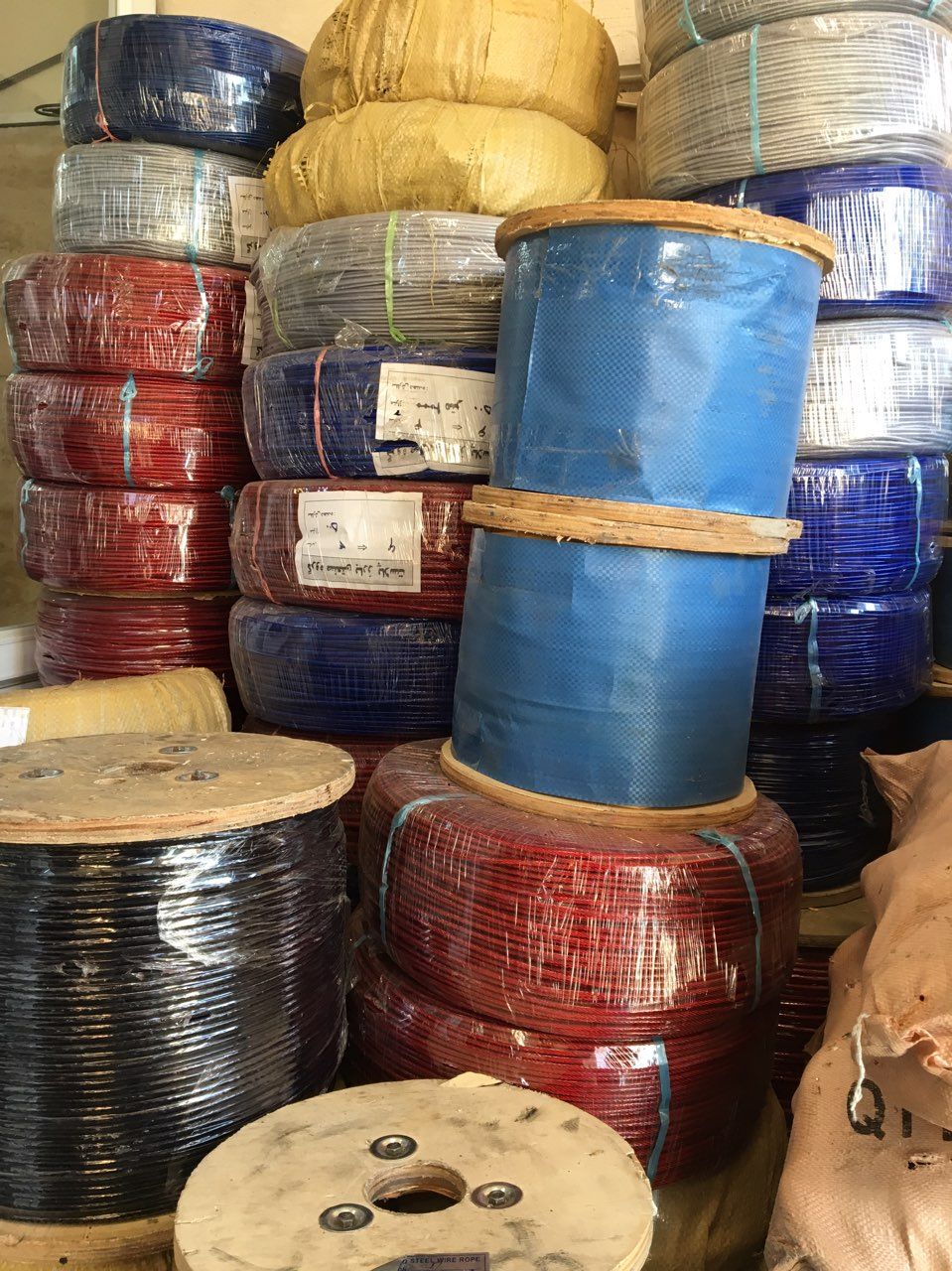 تهیه و توزیع انواع سیم بکسل روکشدار