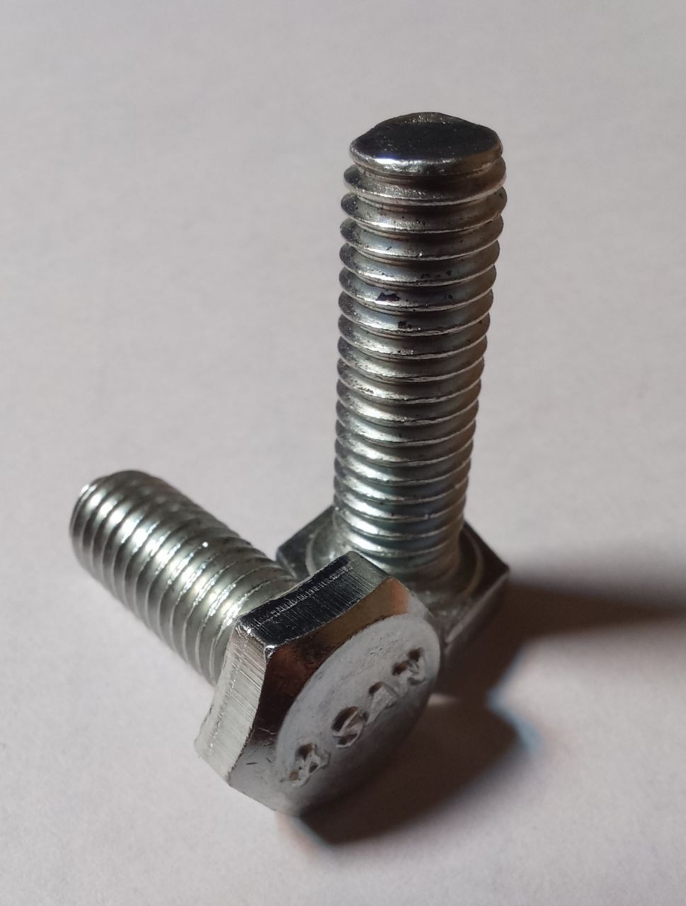 ??تولید کننده انواع پیچ های آچاری ش