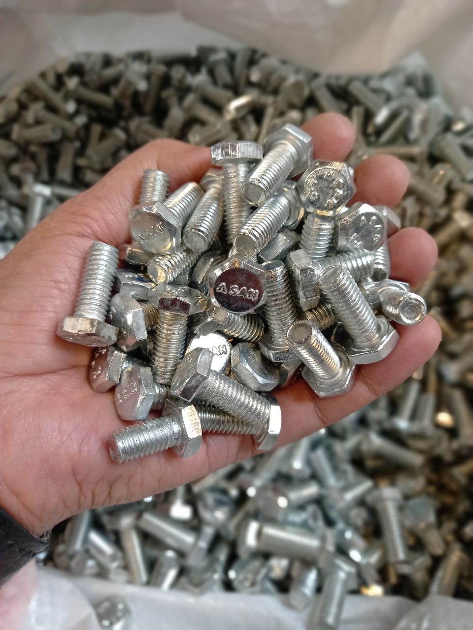 ??تولید کننده انواع پیچ های آچاری ش