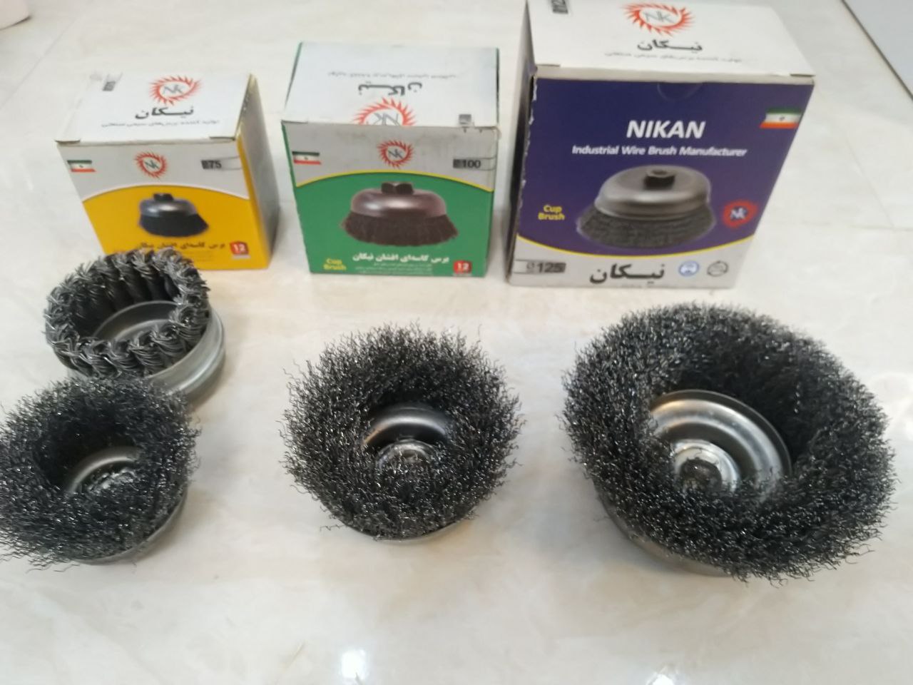 فرچه کاسه ای افشان و بافته در سه س