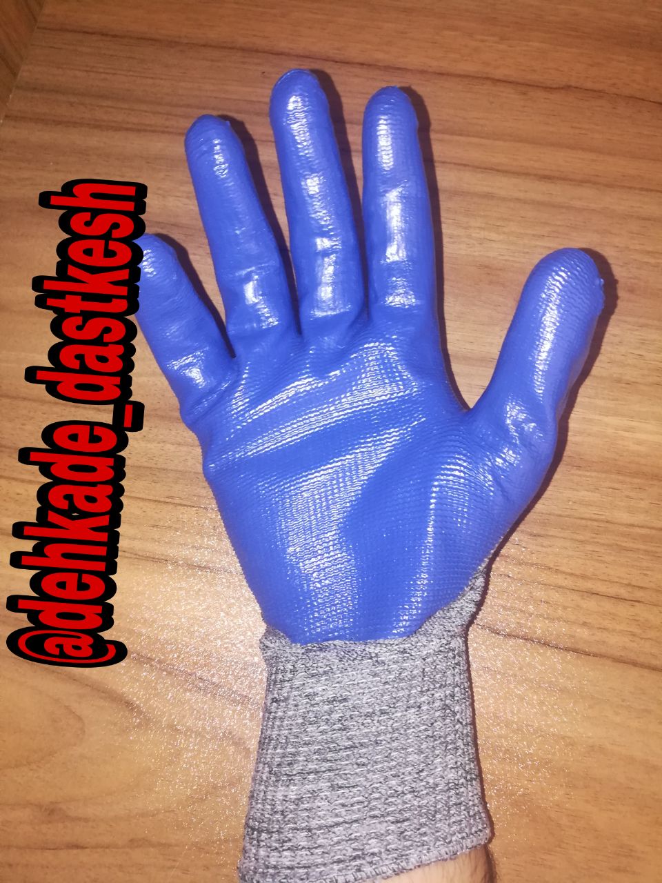 دستکش نیتریل درحال پخشقیمت مناسب