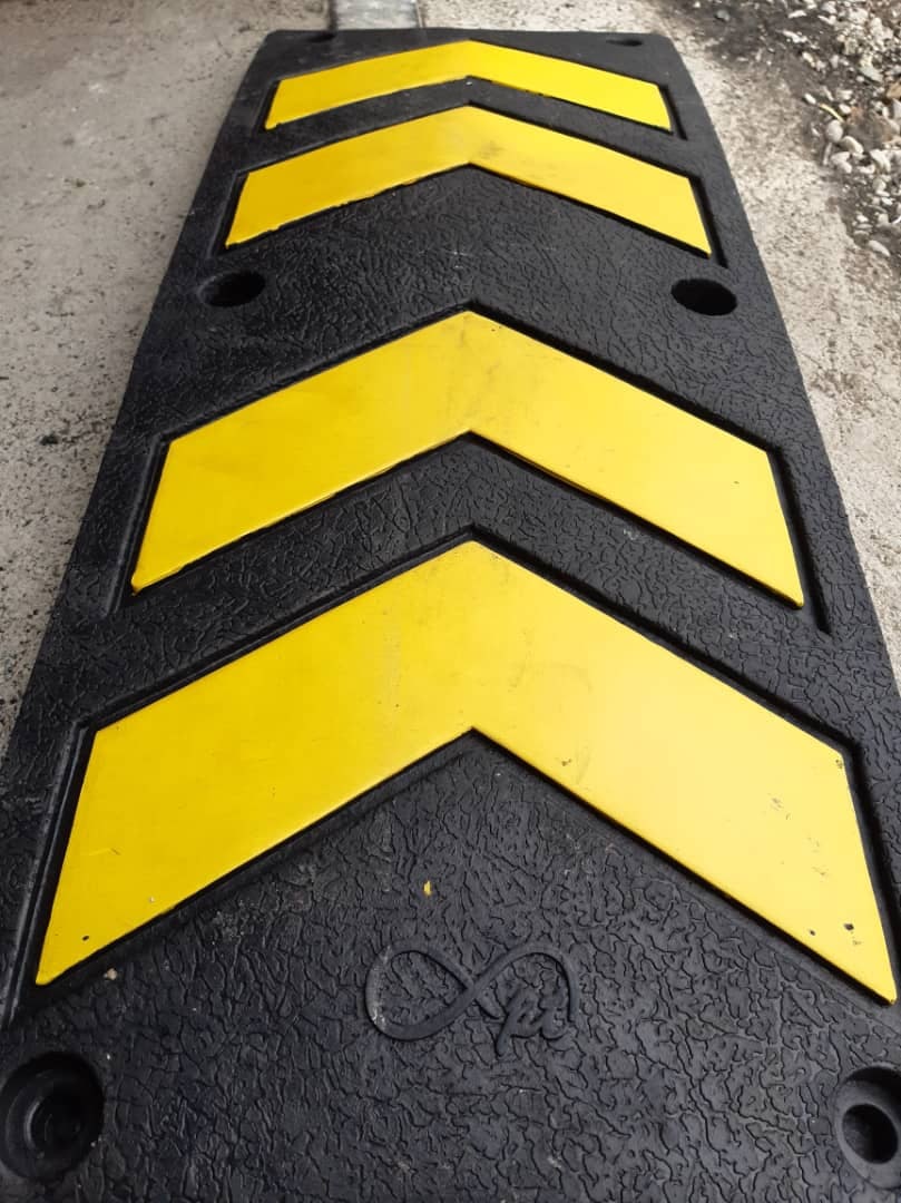 سرعت گیر لاستیکی جهت نما ۹۰*۳۳ Sp