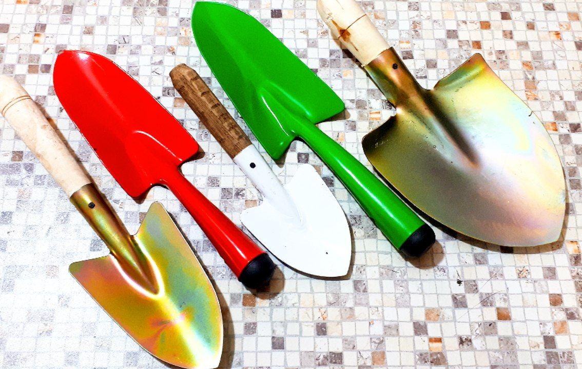 بیلچه های باغبانی و گل کاریبیلچه ق