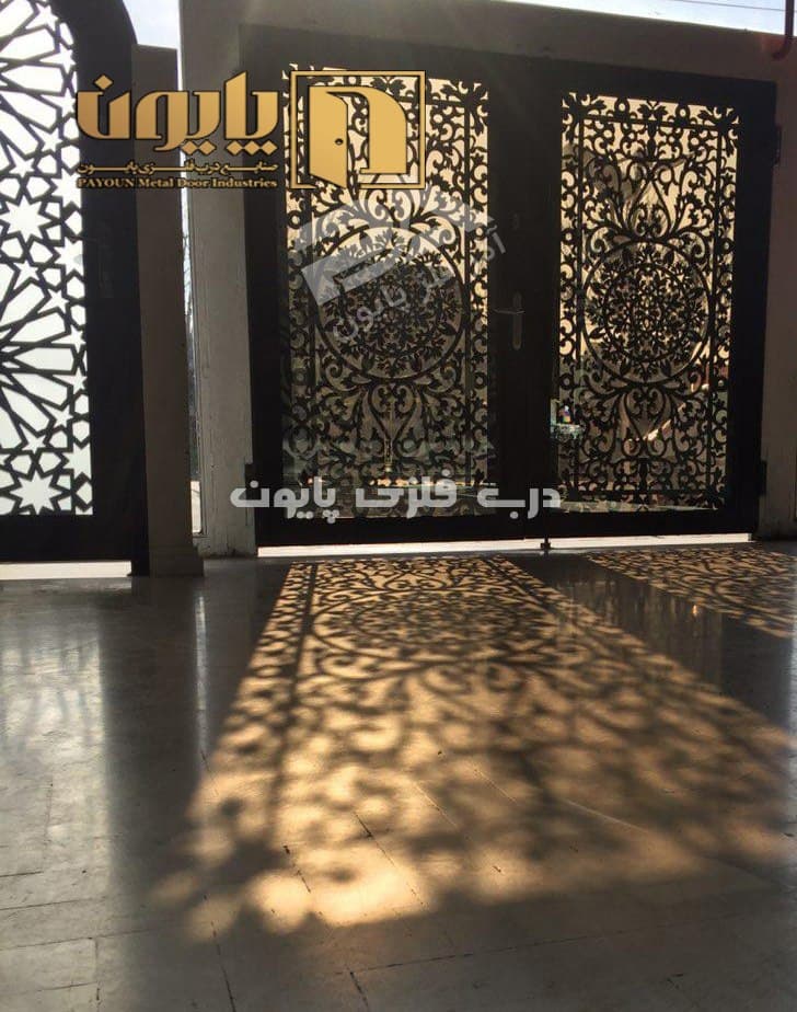مزایای استفاده از شیشه رفلکس و نشکن