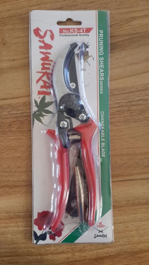 قیچی‌ باغ طرح با تیغ و فنر اضافه