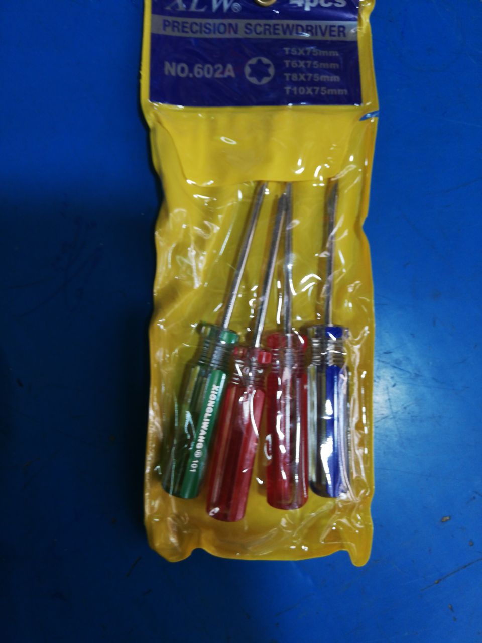 پیچ گوشتی 4 عددی ریز کارتن 400 عدد 