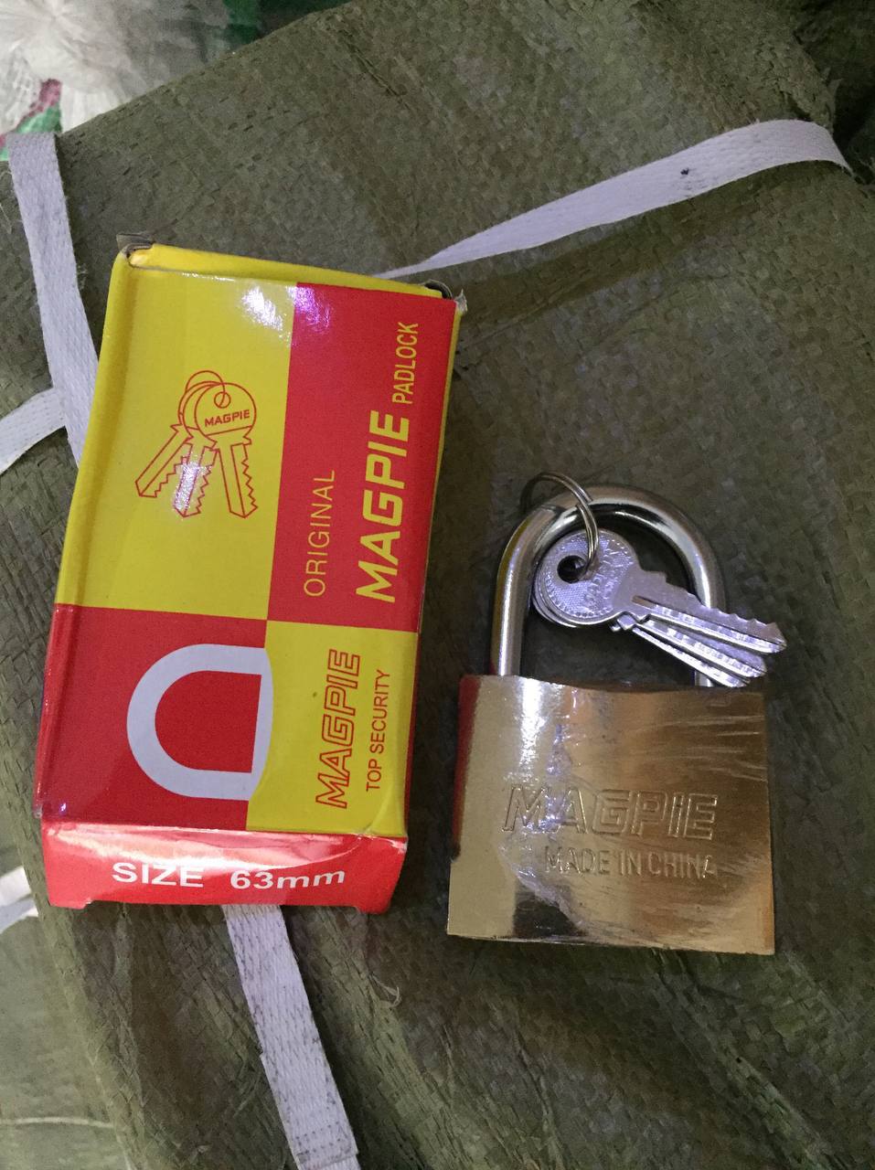 تاريخ:1400/11/06قفل اويز ٦٣ طلايي