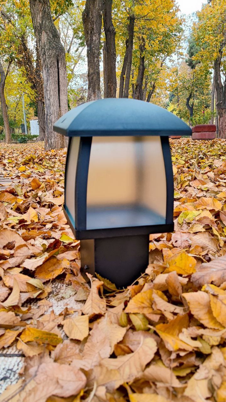 چراغ چمنی 40 سانت فلزی مدرنشیشه 4 