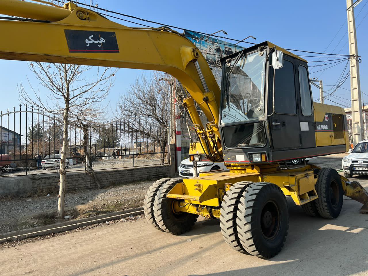 بیل لاستیکی هپکو HE100Bمدل ۲۰۰۳بدون
