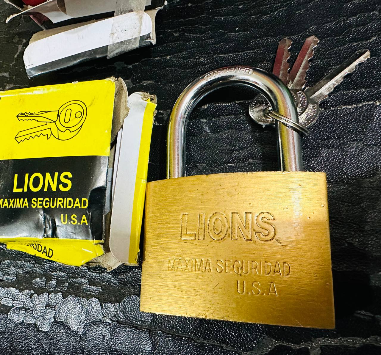 قفل آویز سایز ۷۵ کلید معمولی LIONS