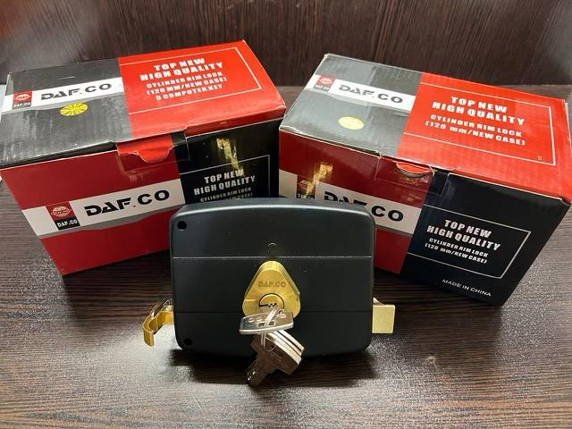 قفل حیاطی طرح کالی برنجی داف زبانه بالا و پایین برنجی بینظیر کیفیت عالی تعداد محدود آماده توزیع می ب