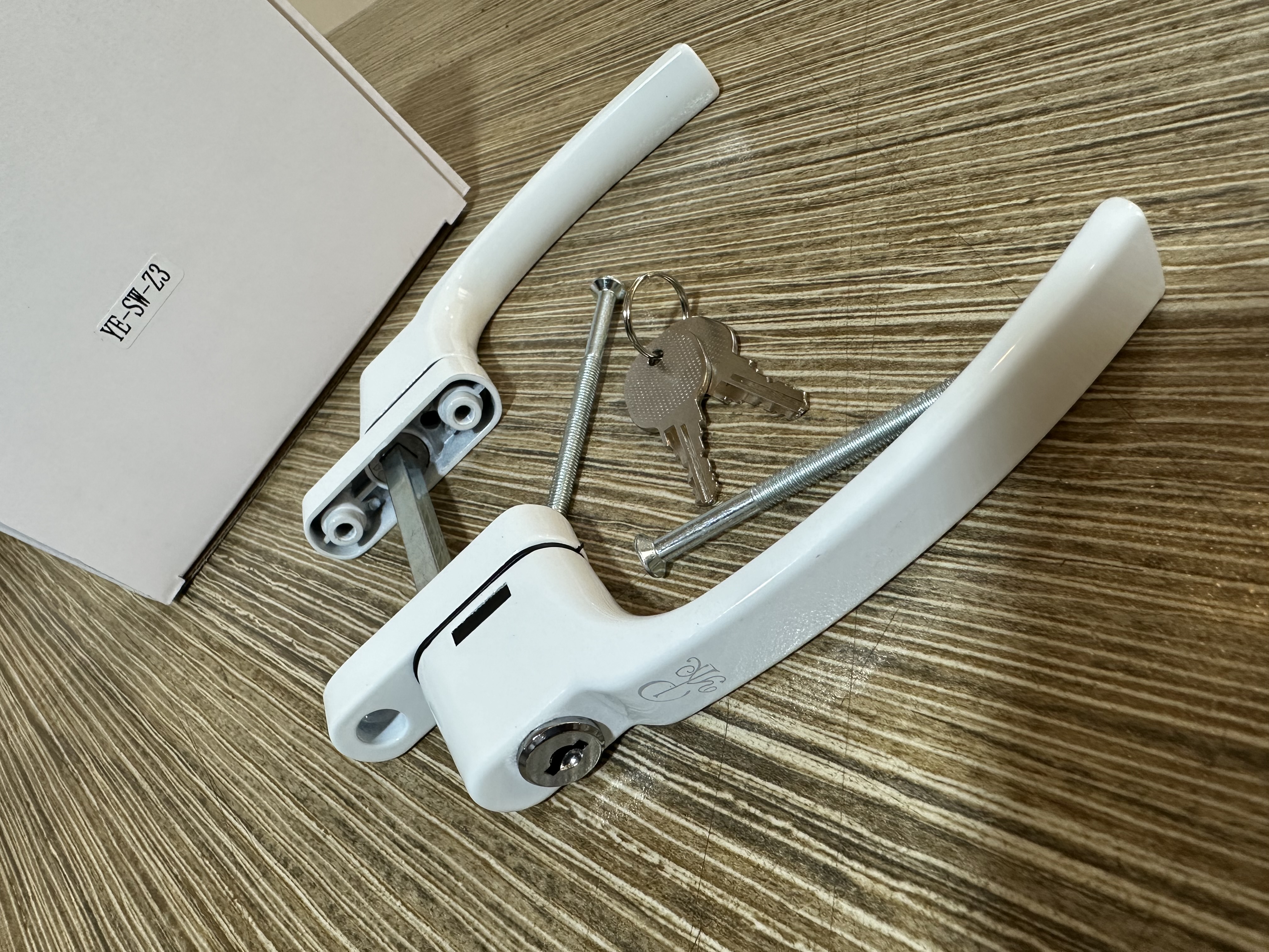 دستگیره دو طرفه درب کشویی یو پی وی سی کلید دار کیفیت عالی،سنگین کارتن:۴۰عدد 0912-2382755 شادمانی