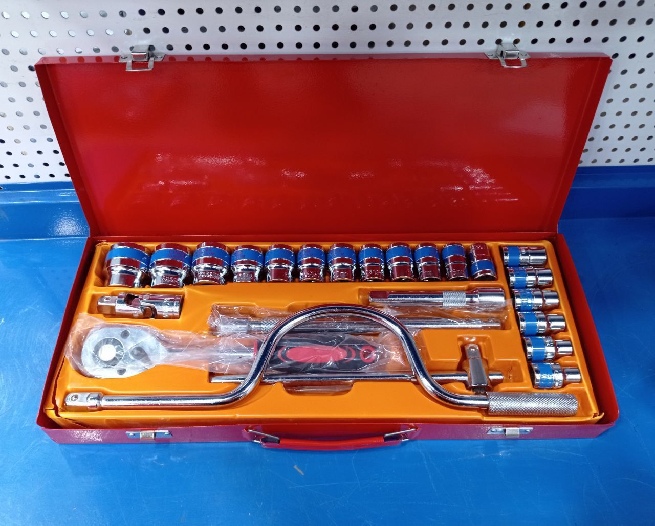 جعبه بکس ۲۴ پارچه سفید 
