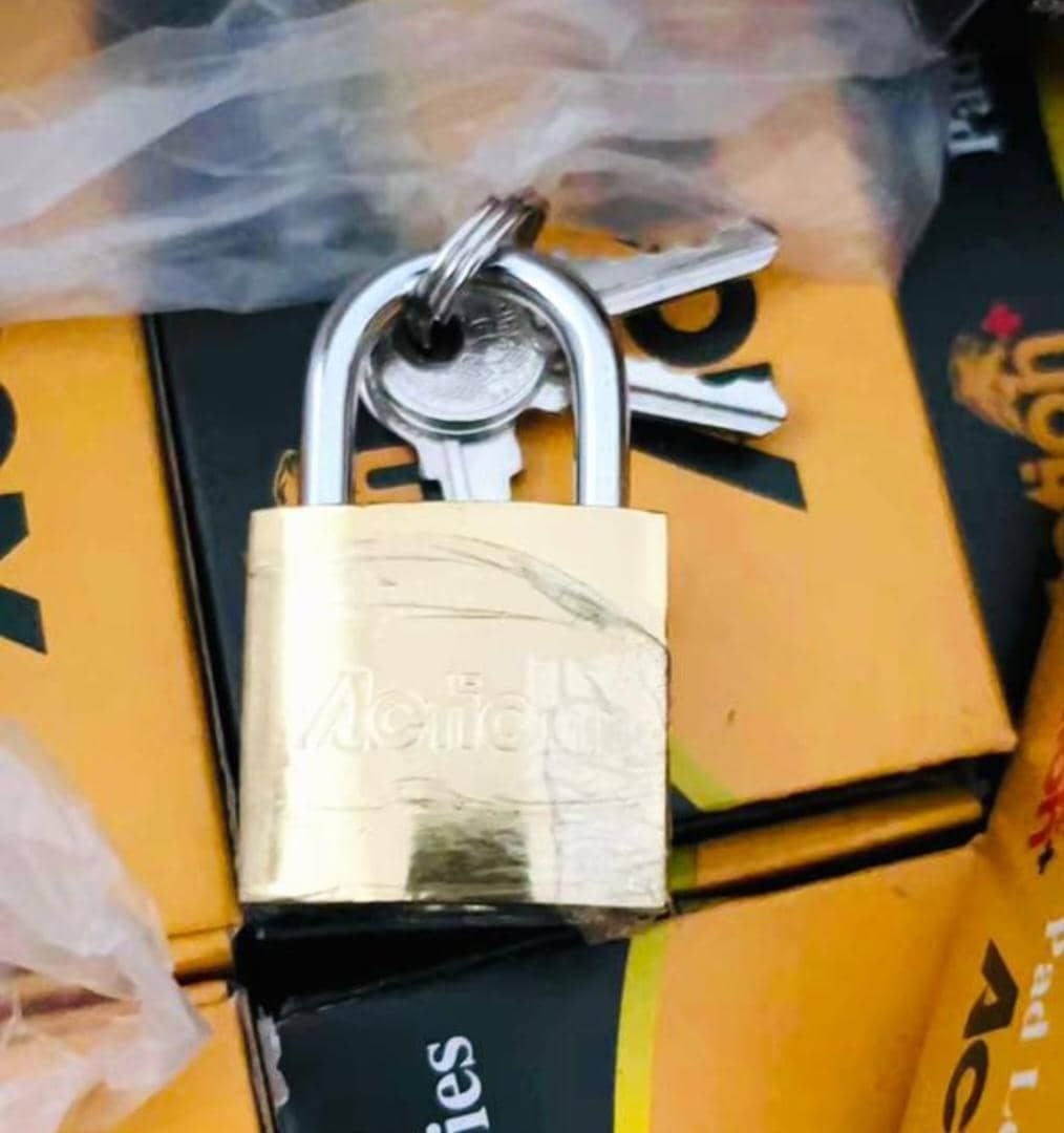  قفل آویز میله ضخیم سایز 32 تا 75 کیفیت عالی به صورت کارتن قیمت عالی میدان حسن آباد کوچه شجاعی کوچه 