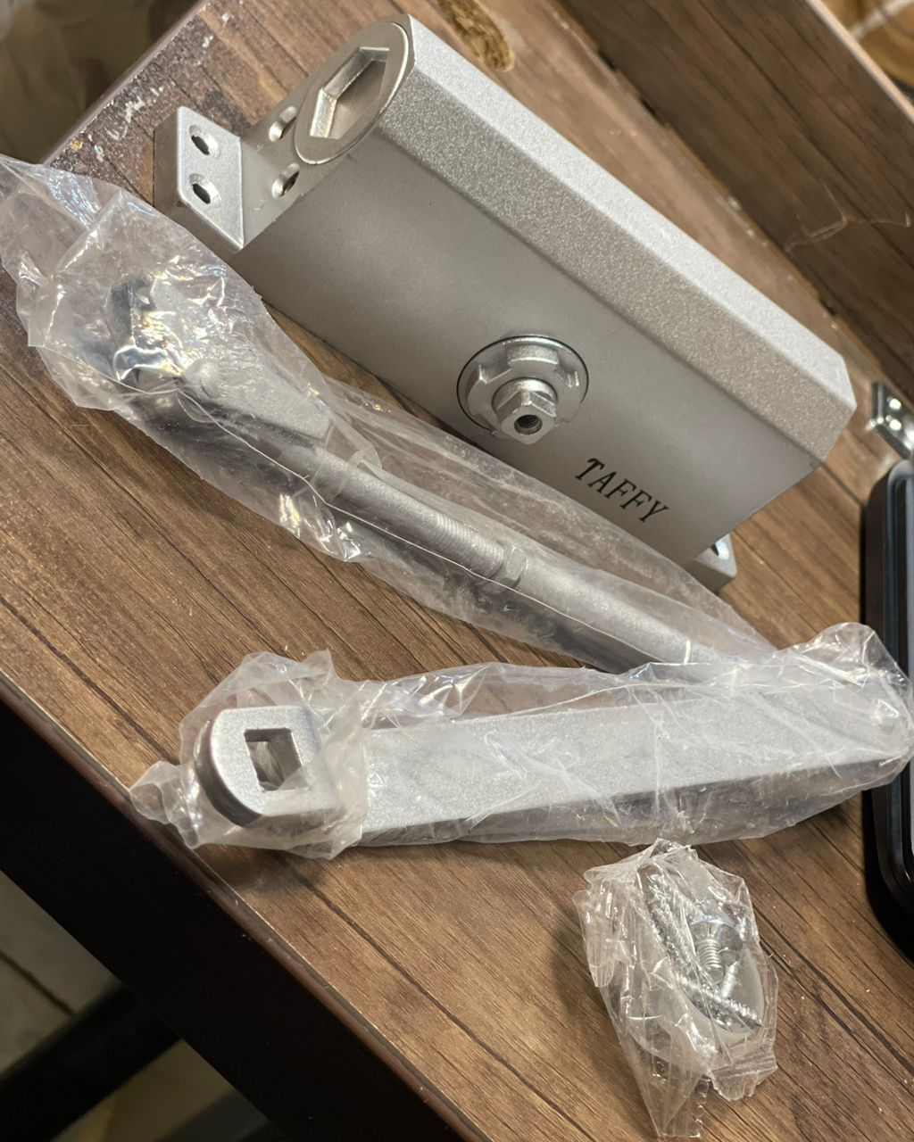  جک ارام بند تافی TAFFY نمره 3 کارتن 10 عددی قیمت عالییی آدرس : تهران--خیابان امام خمینی بعد از میدا