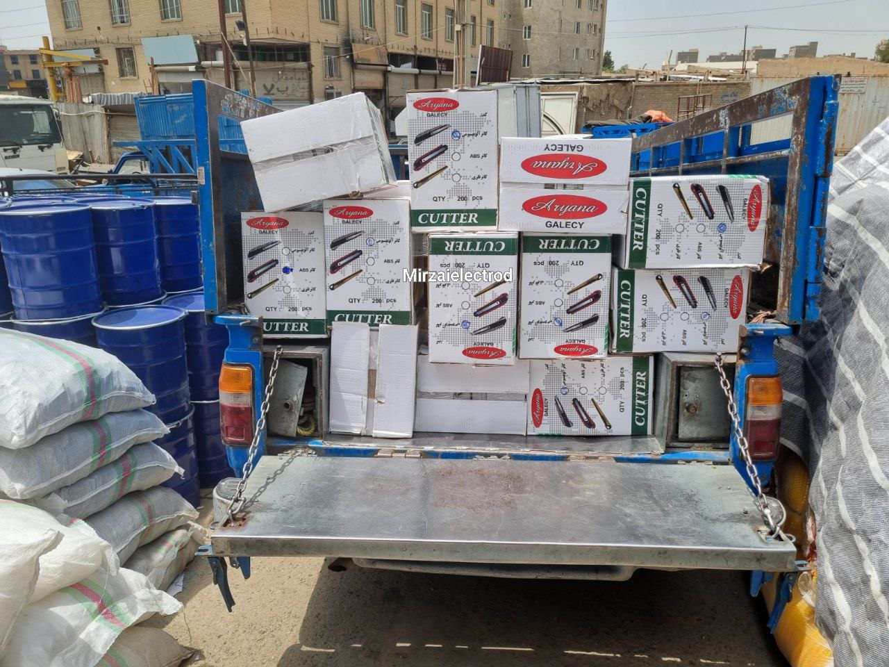 فروشگاه الکترود میرزایی کاتر سربی و پلاستیکی ABS سپاهان(اریانا) موجود است . تعداد کارتن = ۲۰۰ عدد تع