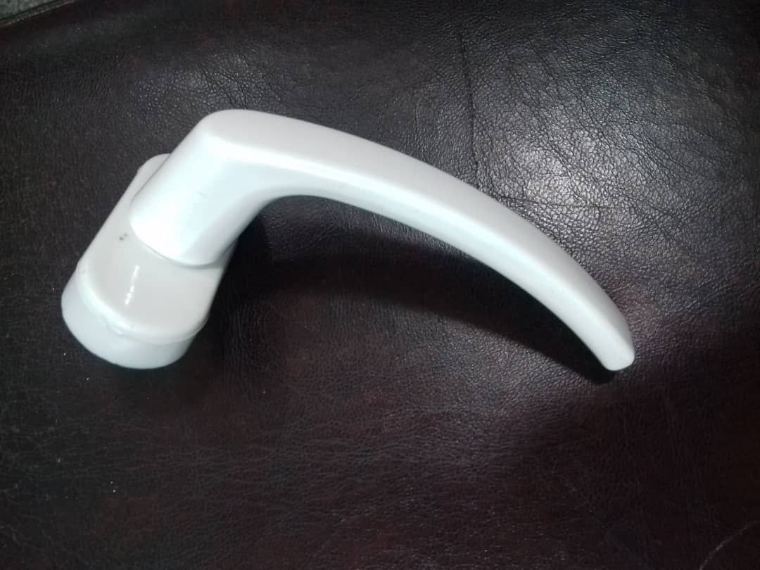 دستگیره پنجره یه طرف پی وی سی 