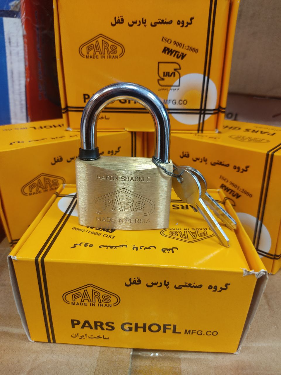  قفل آویز 50 پارس تمام برنجییی 🟡 دوطرف قفل شو دارای ضمانت تعویض کارتن 48 عددی آدرس : تهران--خیابان ا