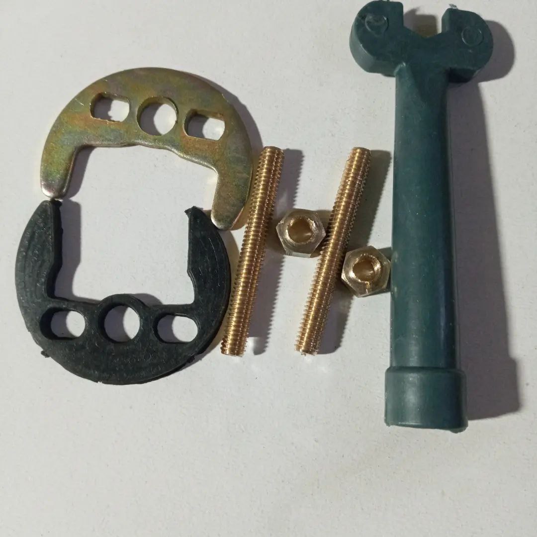 نعلی دو پیچ شیرآلات آهنی و برنجی 