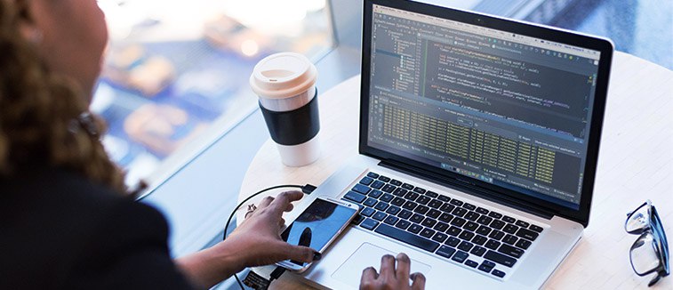 سلام دوستان اگر کسی میخواد سایت طراحی کنه و به درآمد زایی برسه ما ی تیم هستیم که با کمترین قیمت ی سا