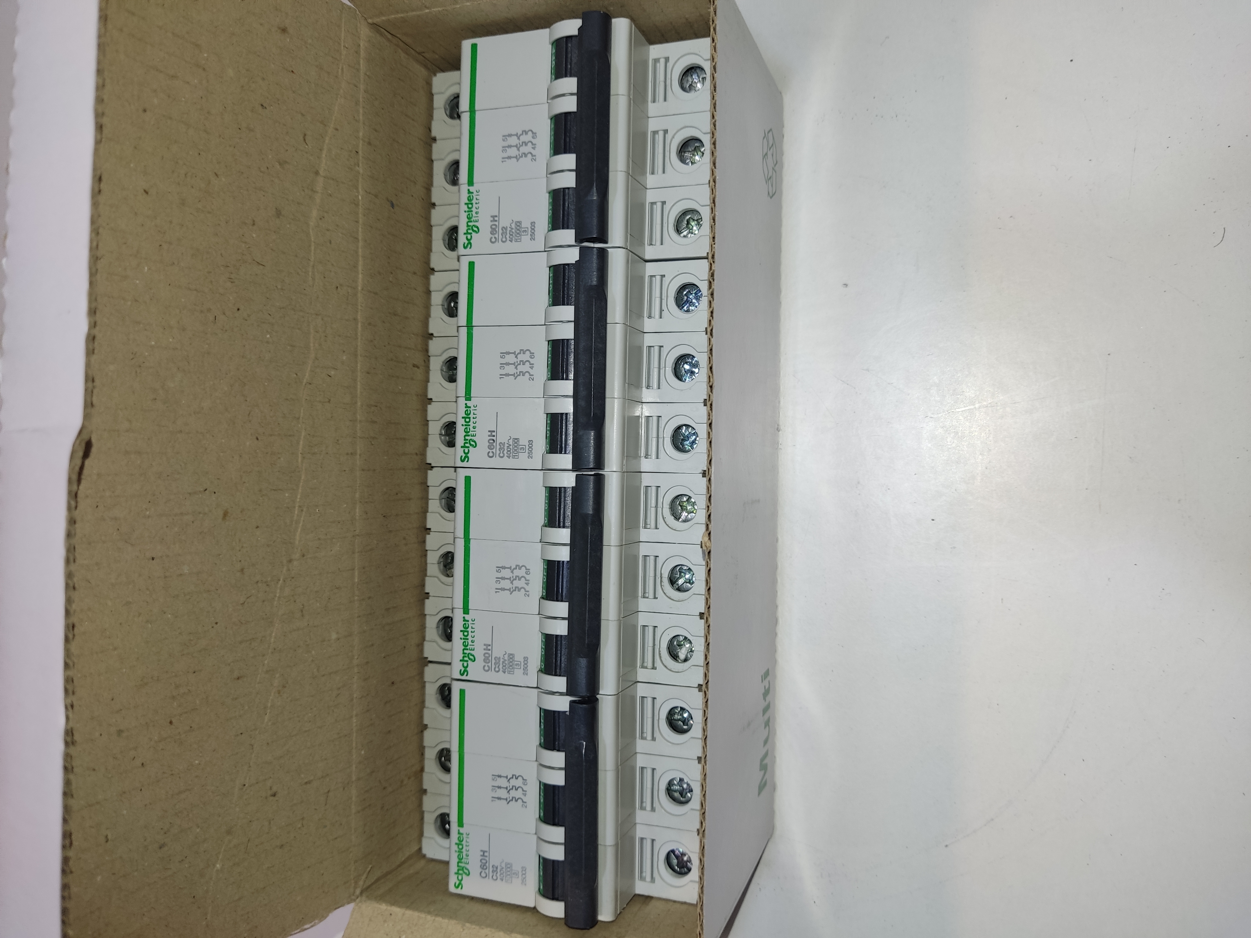 فیوز سه فاز اشنایدر C32