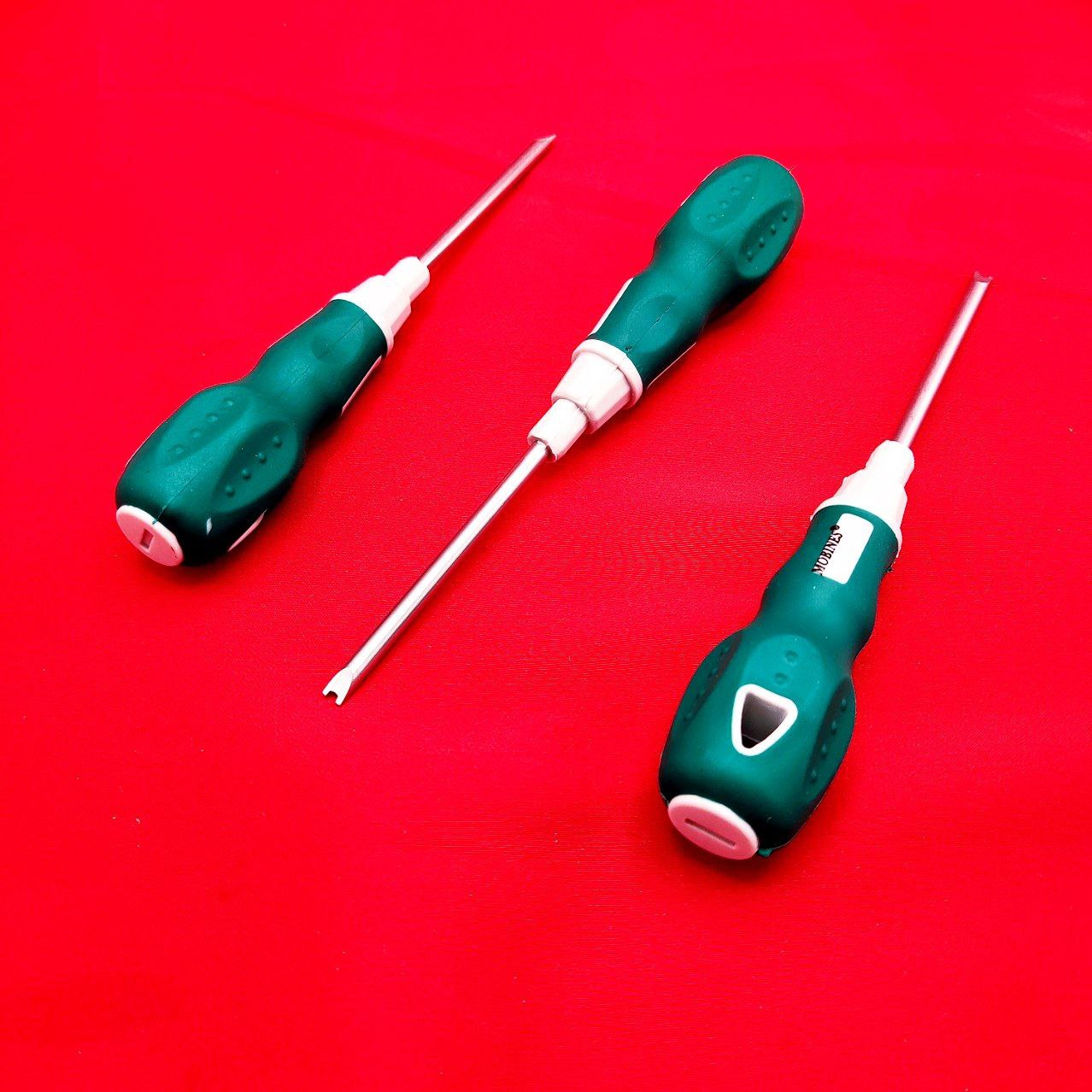 پیچ گوشتی دو شاخ 