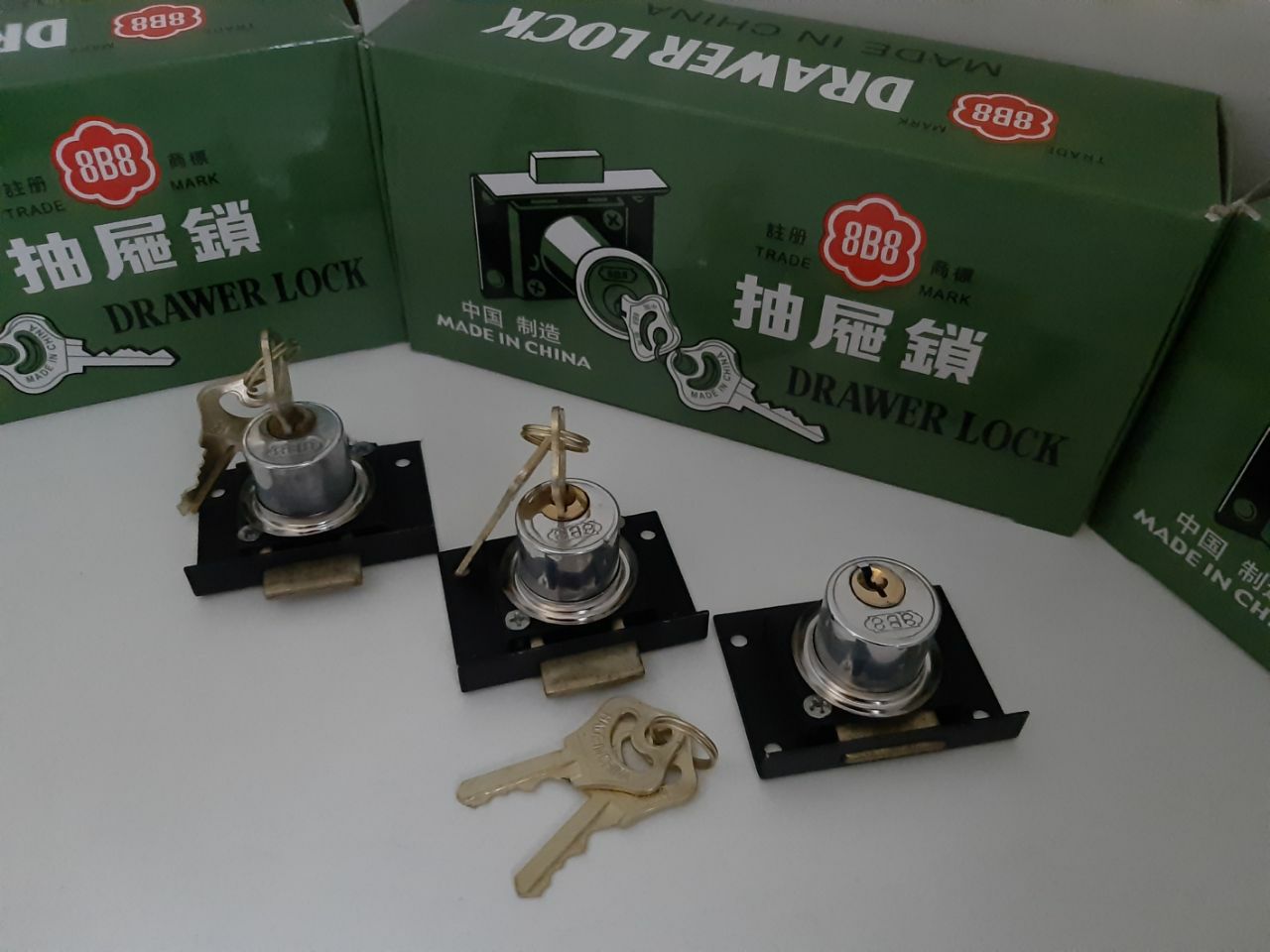 قفل تک پله کمدی