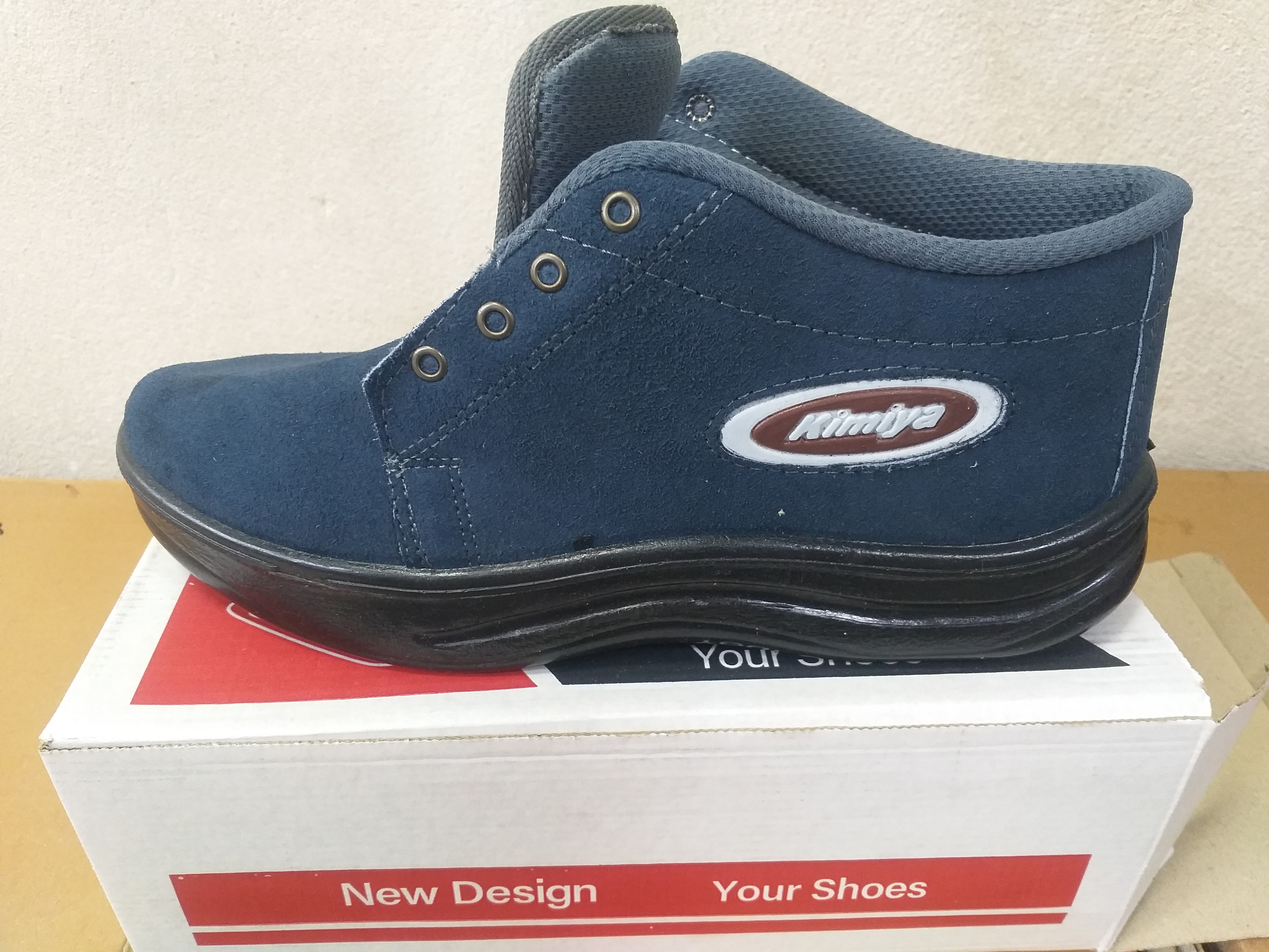 پخش انواع کفش کار کارگری و کارمندی