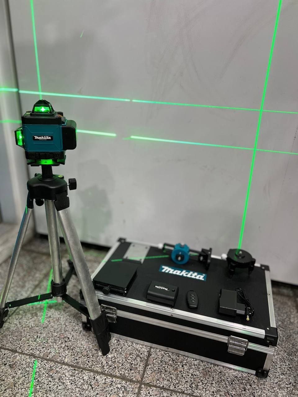 تراز لیزری نور سبز شارژی ماکیتا خورده 