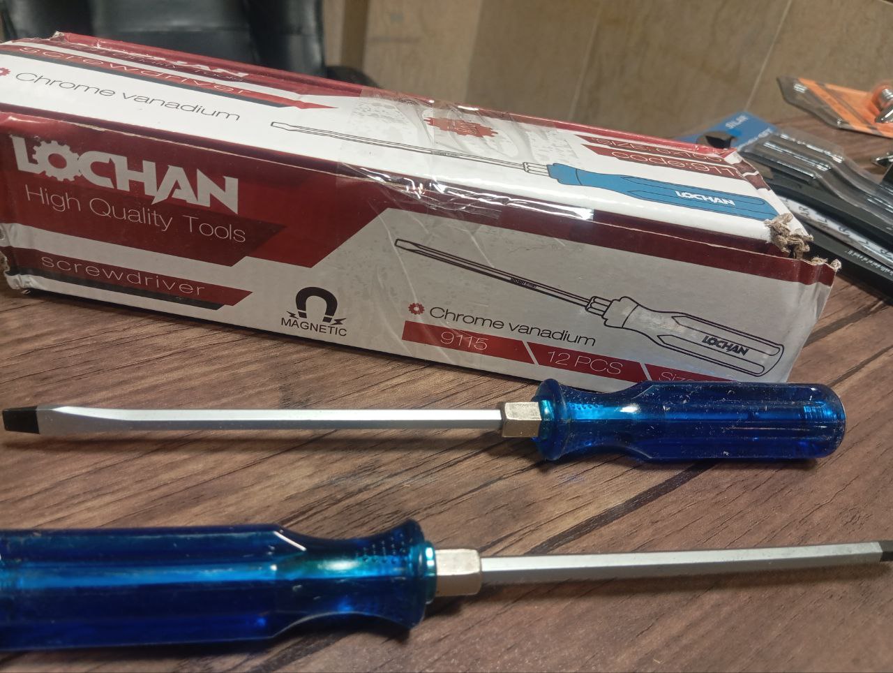 پیچ‌گوشتی ضربه خور 150*6لوچان