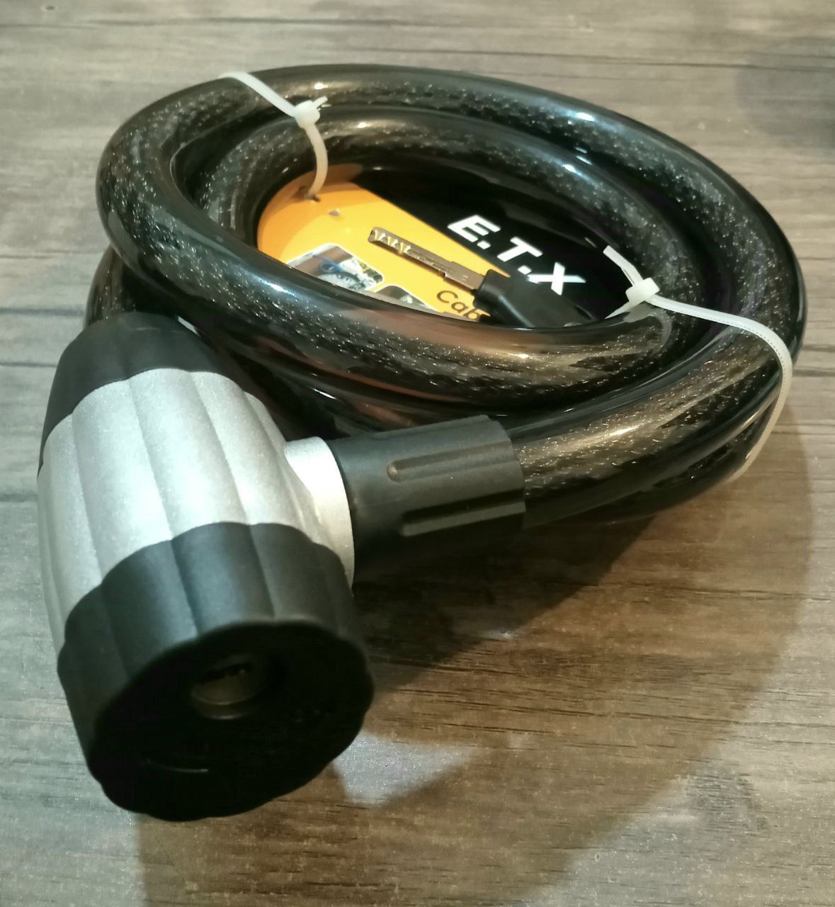 #قفل_موتور_سیم_بکسلی #قفل_دیسک_ای_تی_ایکس E.T.X قفل موتور سیم بکسلی کله چرخشی با قطر .۲/۲×۱/۵۰ با رو