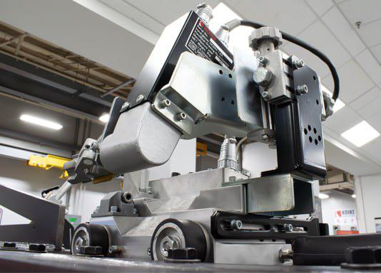 نمونه عکس از  دستگاه تراکتور جوشکاری اتوماتیک مگنتی که امکان جوش با تورچ های MIG / SAW را داشته و هم