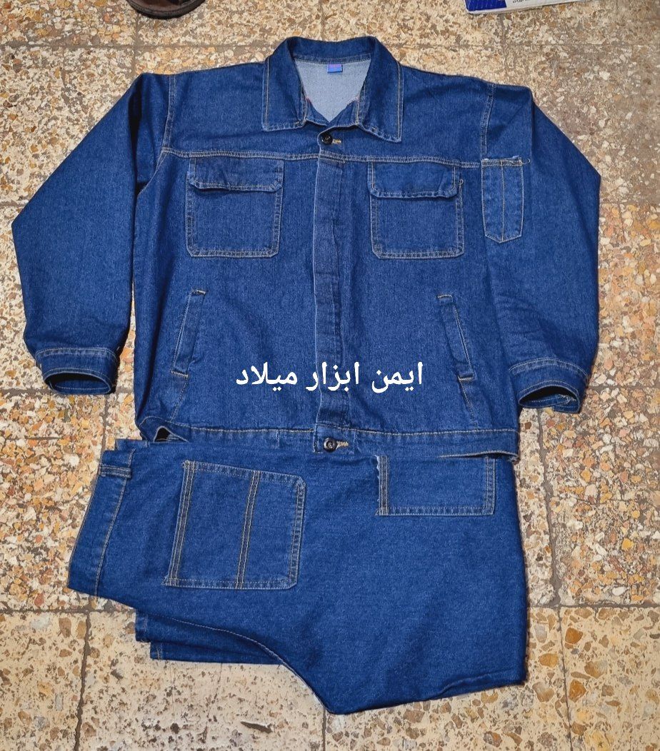 لباس کار لی