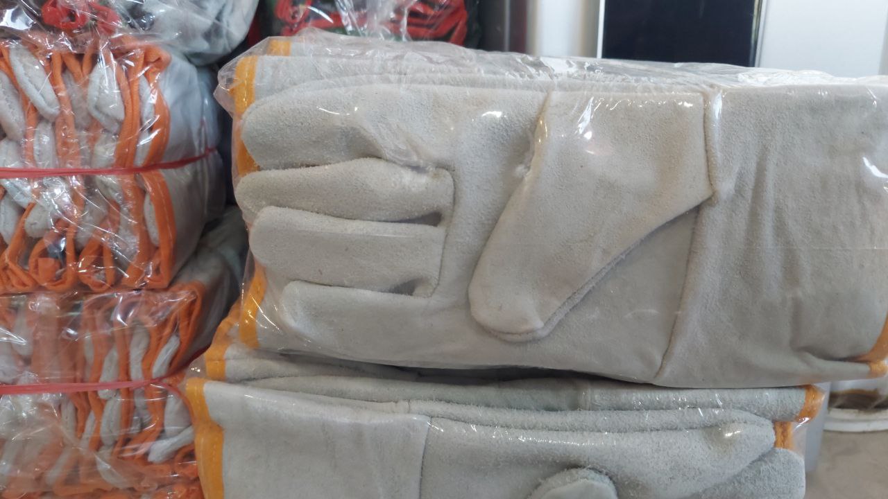تعداد محدودی دستکش تمام چرم ۳۰ سانت 