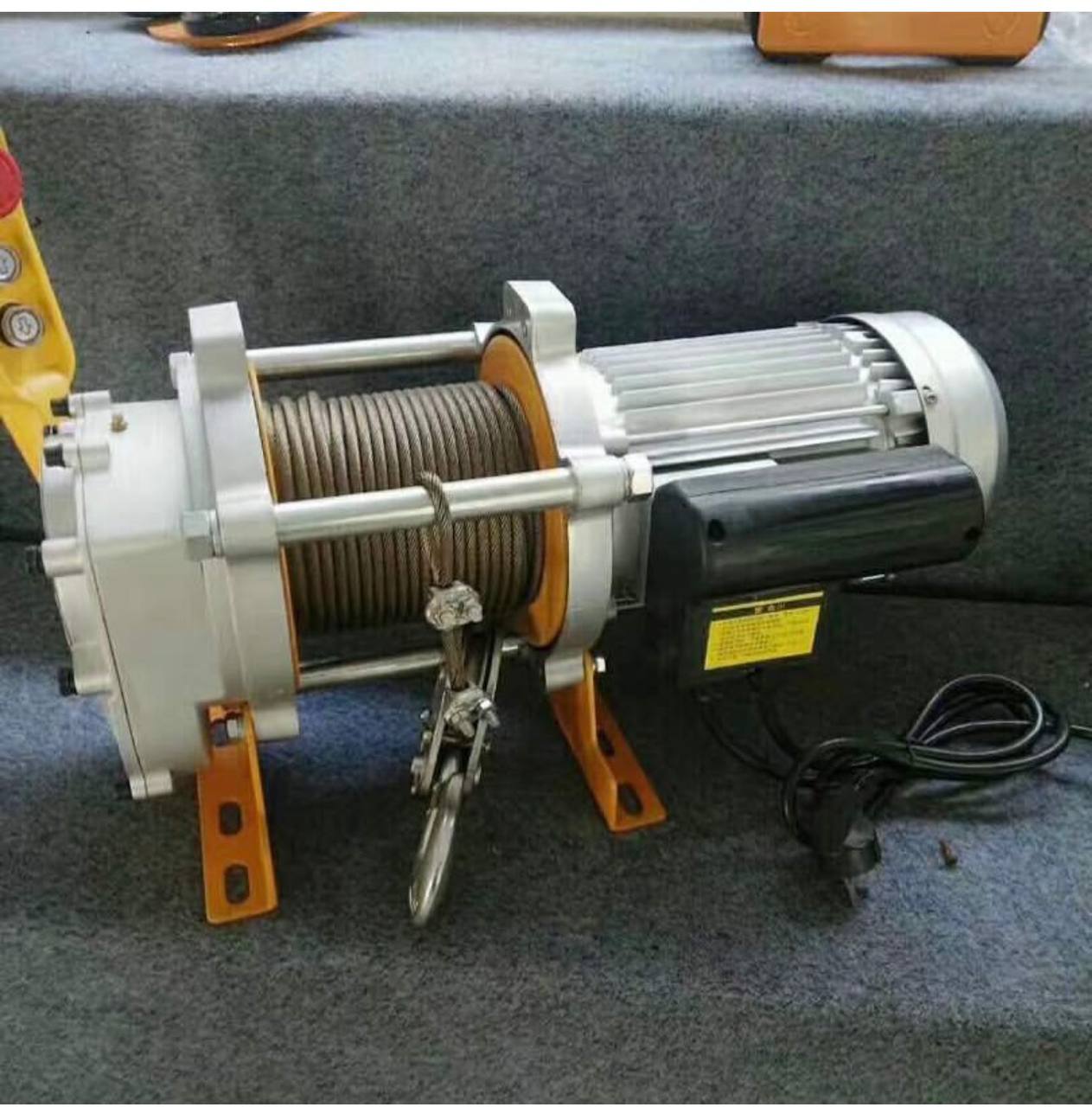 بازرگاني ويتال ابزار وارد كننده و مركز پخش. زنجير. جرثقيل. سيم بكسل وتسمه هاى حمل بار....