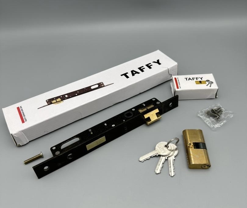 قفل 2/5کامل TAFFY تعداد کارتن :72 عدد قیمت کاملا دسته اول سود کمتر /فروش بیشتر ارسال بار به کلیه نقا