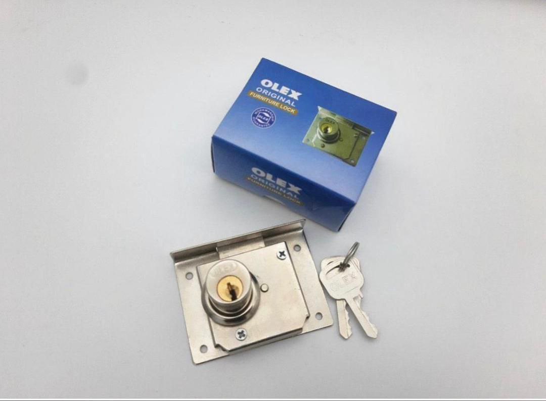 #قفل_دوپله #قفله_کمدی قفل کمدی اولکس دارای دو زبانه قفل شو مخصوص درب چوبی .کمد و میزهای اداری و.. سا