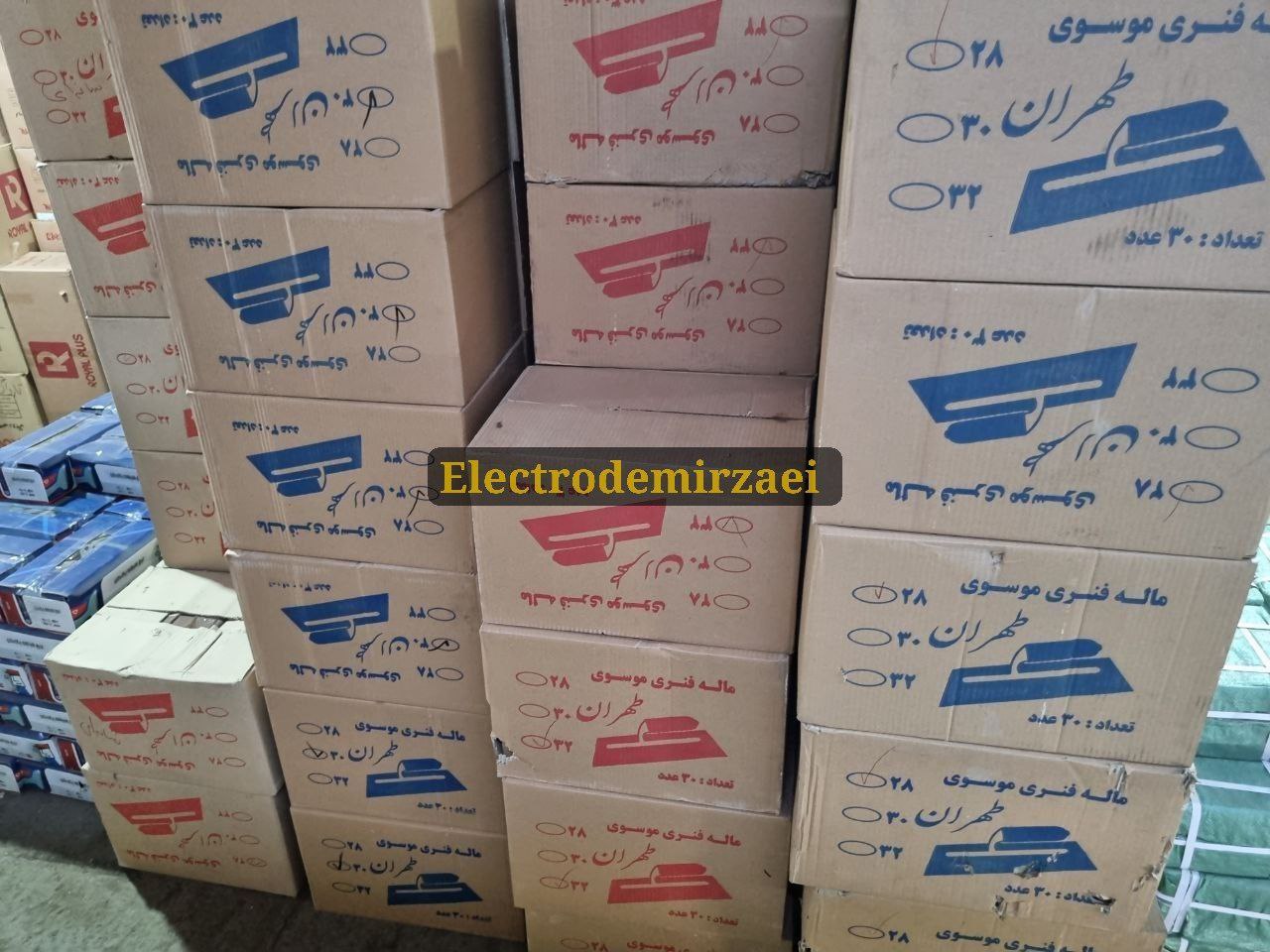 پخش عمده ماله فلزی کویتی (گچکاری) ماله فنر موسوی تهران درسه سایز ۲۸ ، ۳۰ ، ۳۲ تعداد کارتن ۳۰ عدد #ما